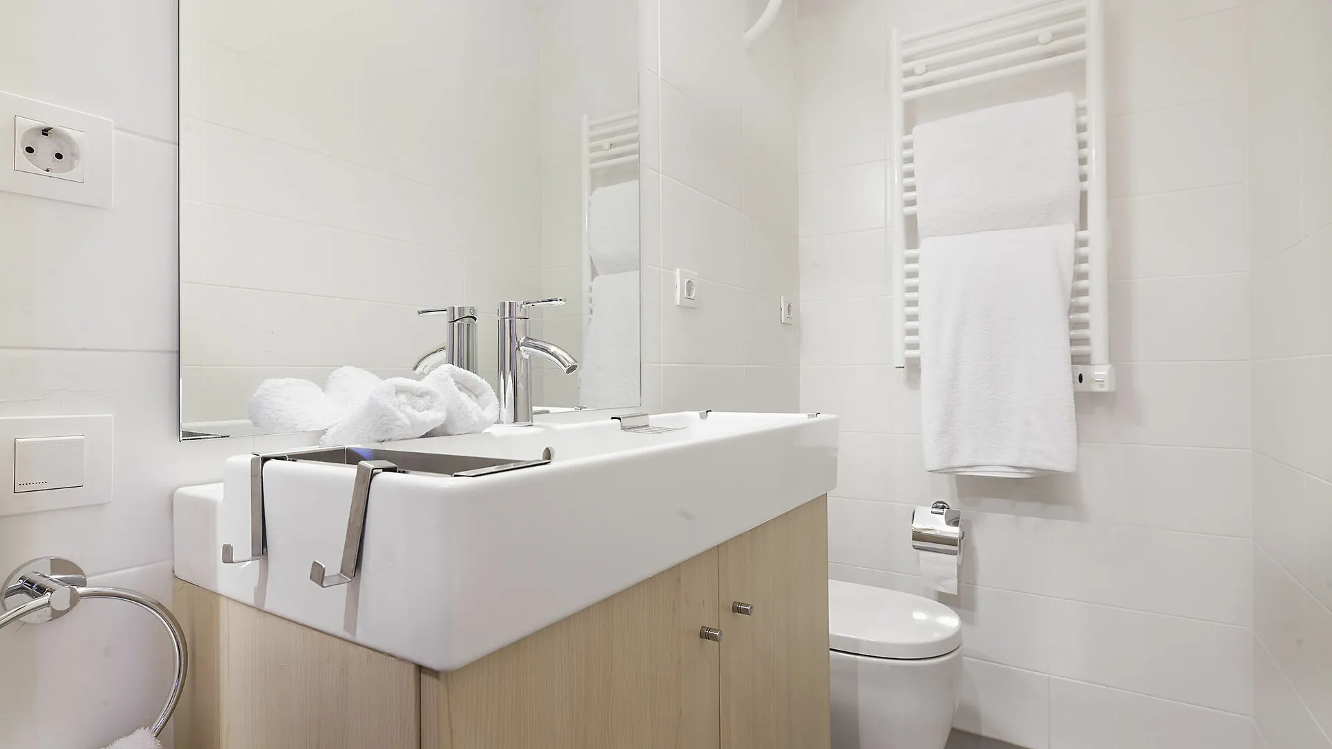 Bonavista Apartments - Pedrera Barcelona 0*,  Spain
